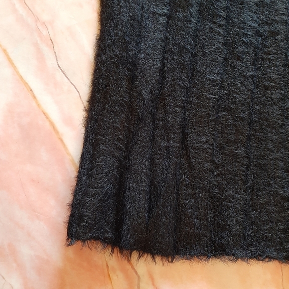 🆕️ Black Fuzzy Sweater Skirt - Picture 3 of 4